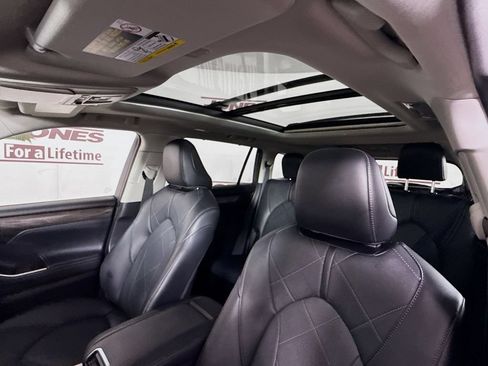 Used 2026 Toyota Highlander Platinum AWD/4WD image 12