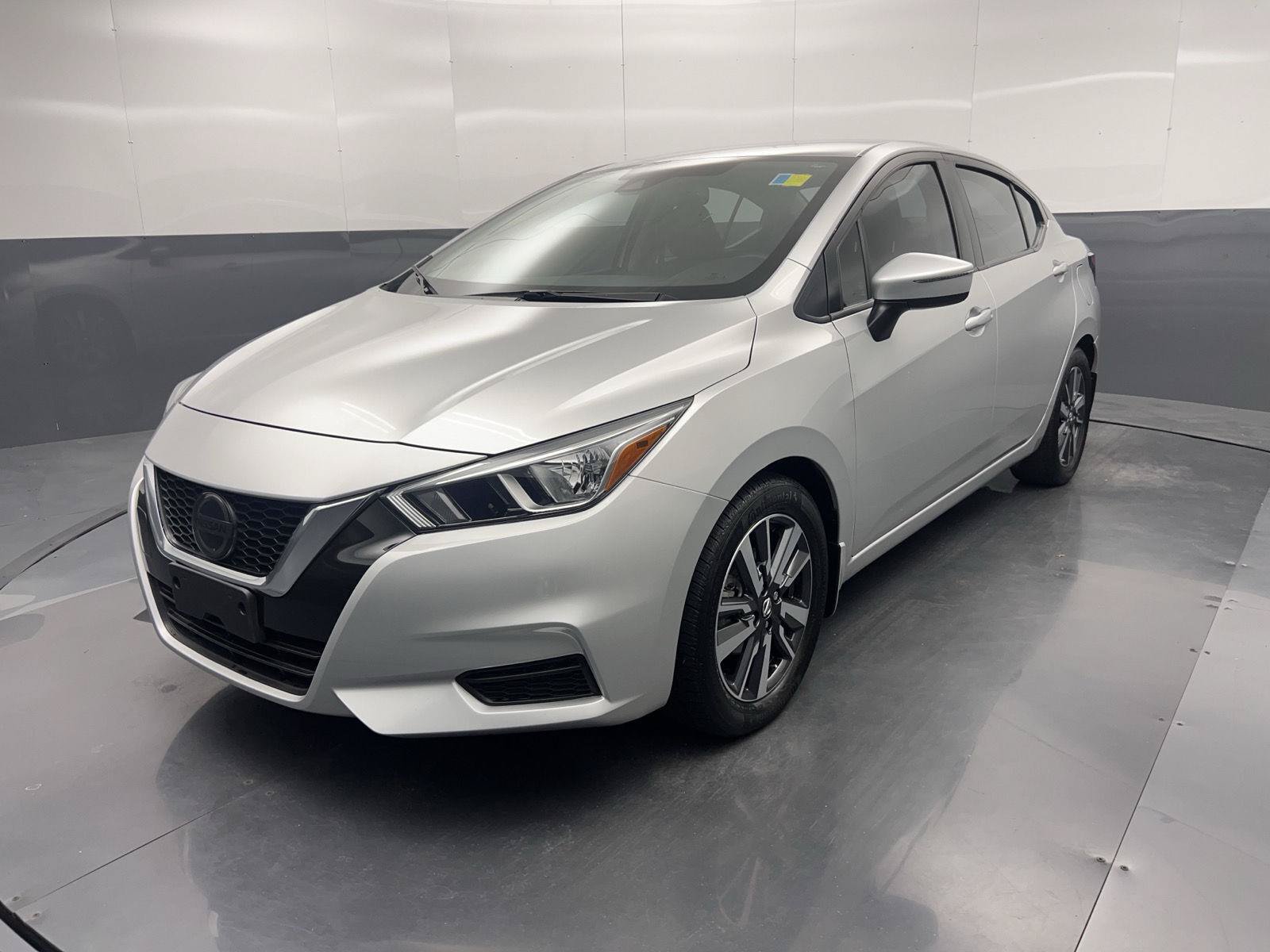 Used 2020 Nissan Versa SV FWD image 3