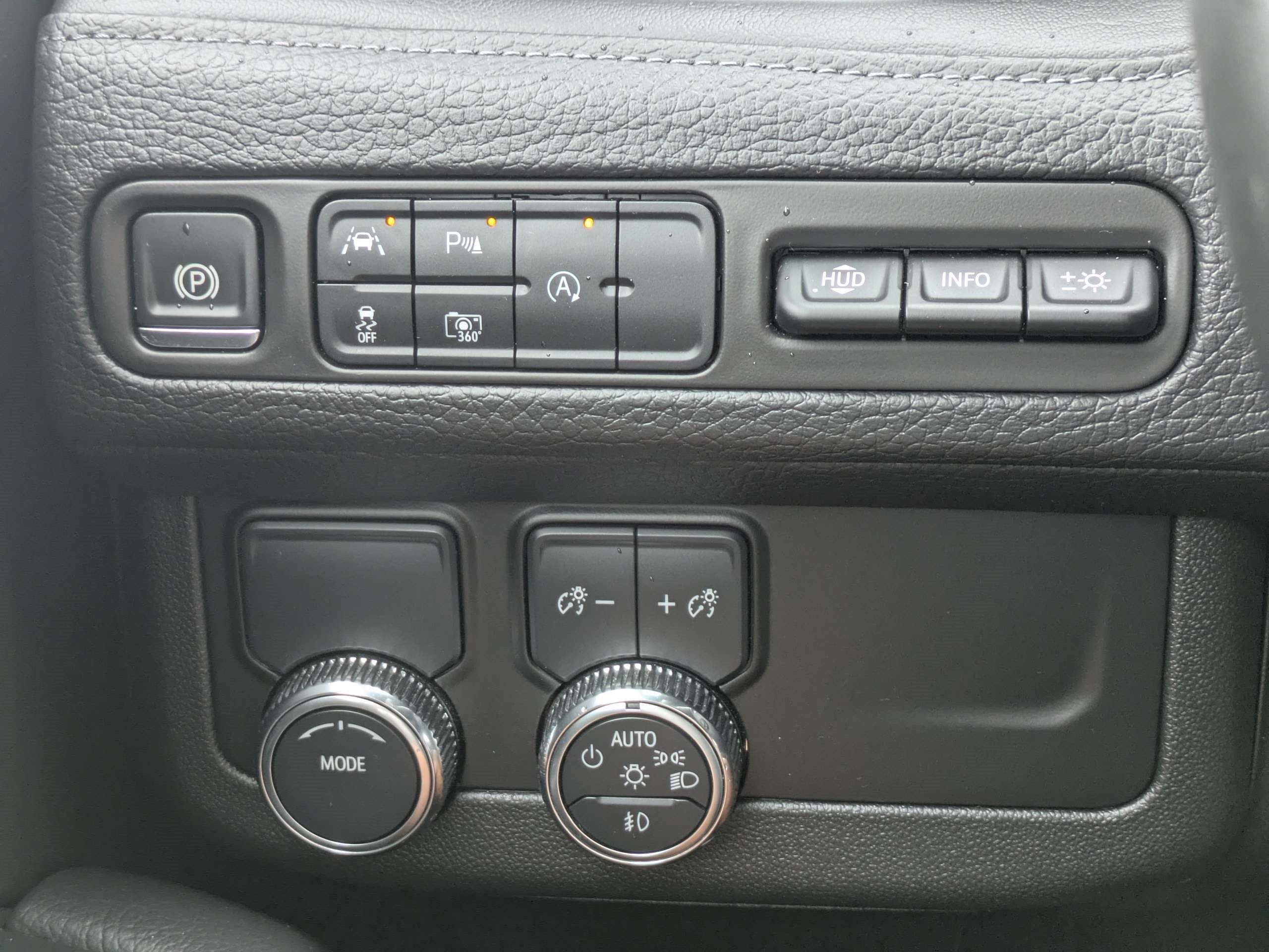 Used 2024 GMC Yukon Denali RWD image 27