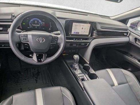 Used 2025 Toyota Camry SE w/ Convenience Package FWD image 15
