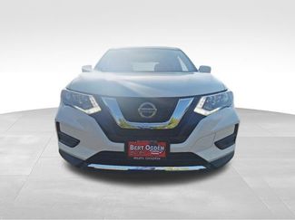 Used 2020 Nissan Rogue S FWD video 2