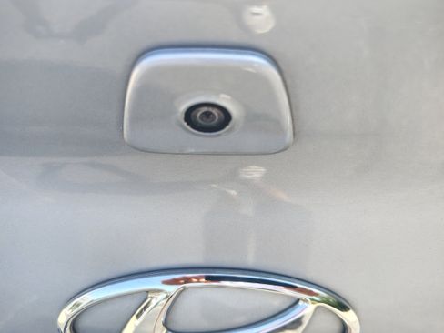 Used 2020 Hyundai Elantra SE FWD image 9