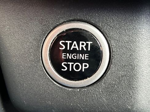 Used 2023 Nissan Rogue SV image 29