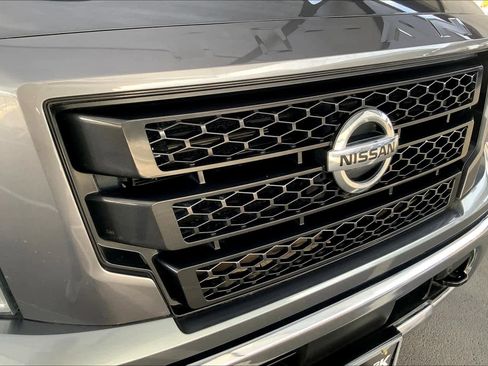 Used 2021 Nissan Titan SV w/ SV Convenience Package image 29
