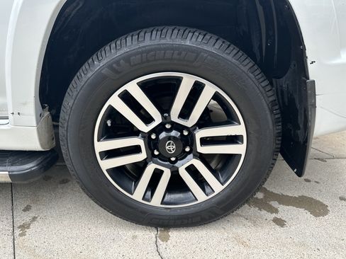 Used 2018 Toyota 4Runner Limited AWD/4WD image 32