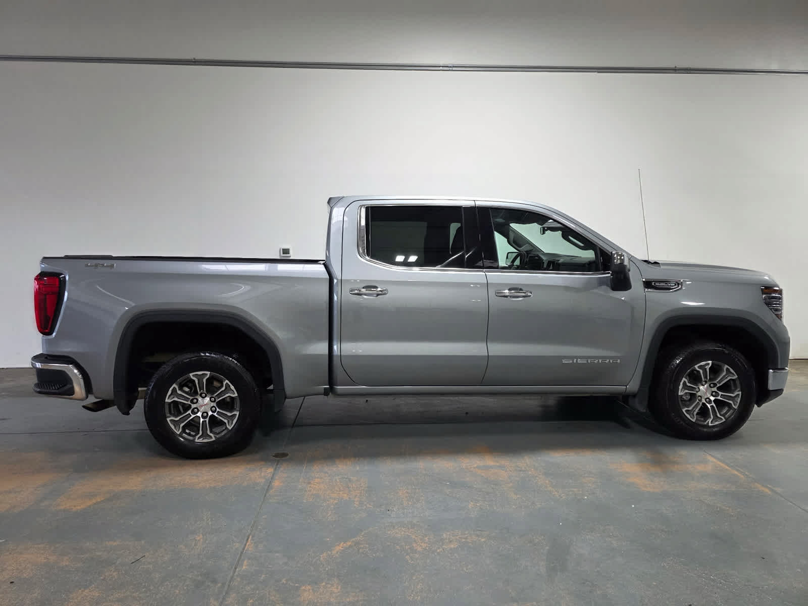 Used 2025 GMC Sierra 1500 SLT AWD/4WD image 6