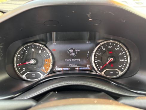 Used 2023 Jeep Renegade Latitude AWD/4WD image 15