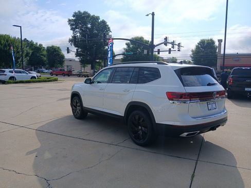 New 2026 Volkswagen Atlas SE FWD image 5