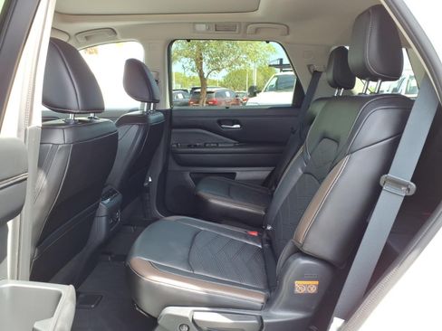 Used 2024 Nissan Pathfinder Platinum AWD/4WD image 18