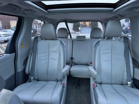 Used 2013 Toyota Sienna Limited image 28