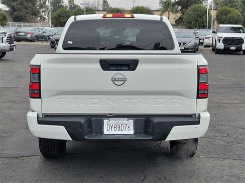 Used 2025 Nissan Frontier SV image 5