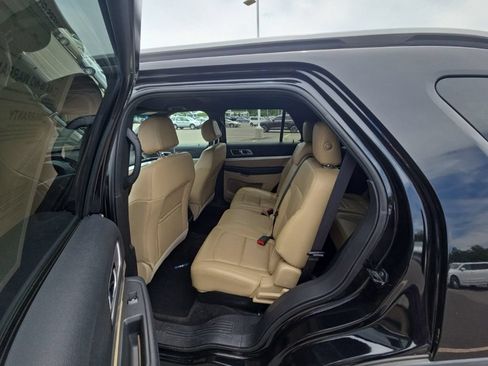 Used 2016 Ford Explorer XLT w/ Equipment Group 202A FWD image 12