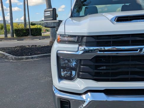 Used 2024 Chevrolet Silverado 2500 LT image 10