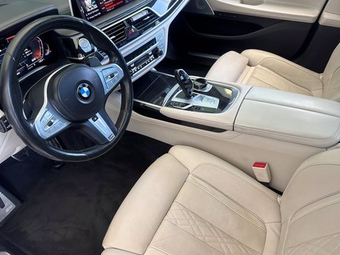 Certified 2022 BMW 750i xDrive w/ Executive Package AWD/4WD image 4