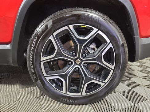 Used 2025 Rivian R1S Adventure image 10