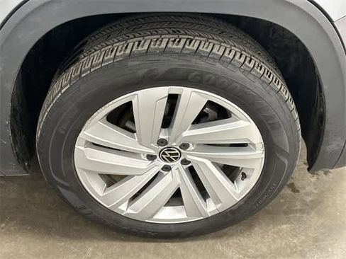 Used 2023 Volkswagen Atlas Cross Sport SE w/ Panoramic Sunroof Package image 5