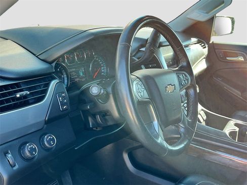 Used 2017 Chevrolet Suburban LT image 9