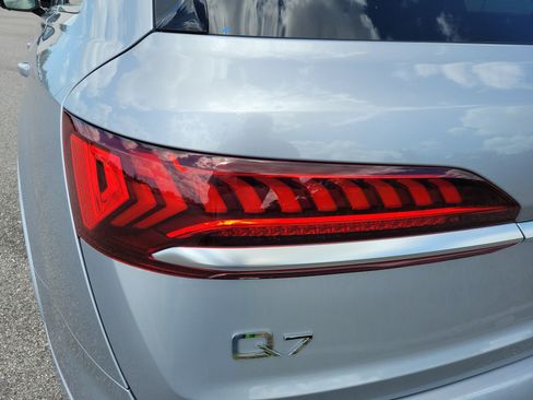 Used 2021 Audi Q7 3.0T Premium Plus image 10