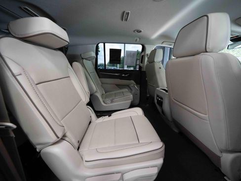 Used 2023 GMC Yukon XL Denali AWD/4WD image 24