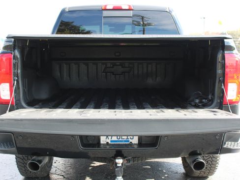 Used 2018 Chevrolet Silverado 1500 LTZ Z71 w/ LTZ Plus Package image 9