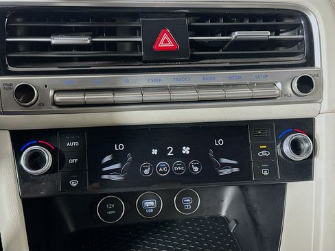 Used 2025 Genesis G70 2.5T image 24