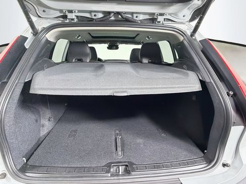 Certified 2024 Volvo XC40 B5 Plus AWD/4WD image 26