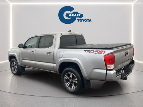 Used 2017 Toyota Tacoma TRD Sport image 13