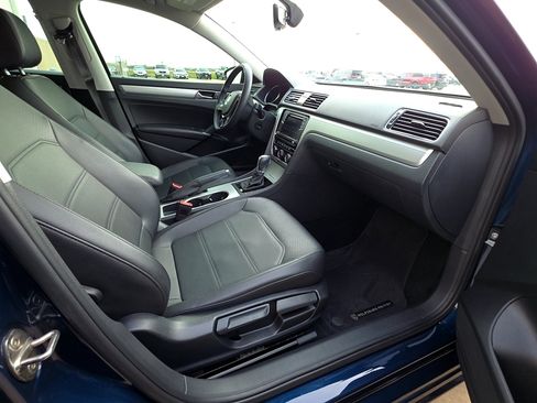 Used 2019 Volkswagen Passat 2.0T Wolfsburg w/ Wheels & Sunroof Package image 14