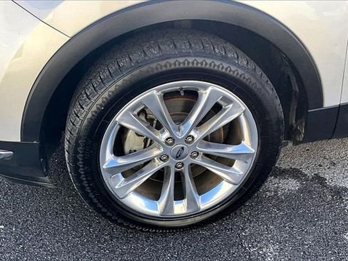 Used 2019 Ford Explorer Limited w/ Ford Safe & Smart Package image 8