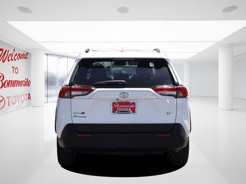 Used 2021 Toyota RAV4 LE FWD image 6