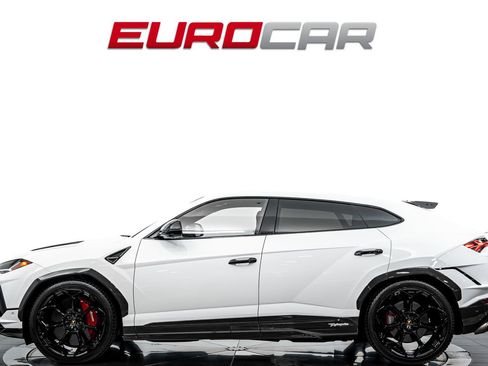 Used 2023 Lamborghini Urus Performante AWD/4WD image 2