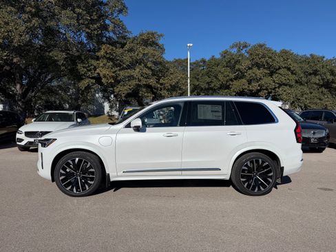 New 2026 Volvo XC90 T8 Ultra w/ Lounge Package image 3