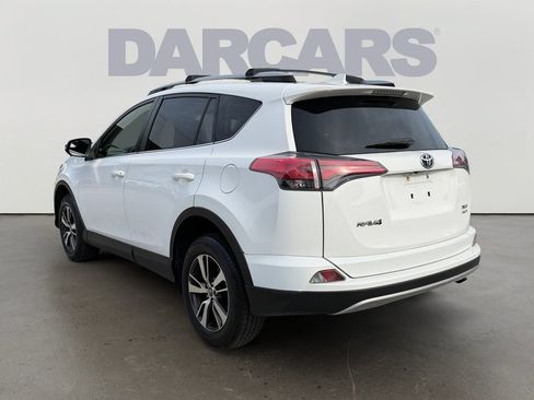 Used 2017 Toyota RAV4 XLE AWD/4WD image 4