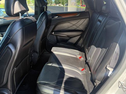 Used 2019 Lincoln MKC Select w/ Select Plus Package AWD/4WD image 15