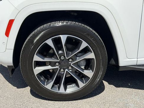 Used 2023 Jeep Grand Cherokee Overland w/ Adv Protech Group III AWD/4WD image 29