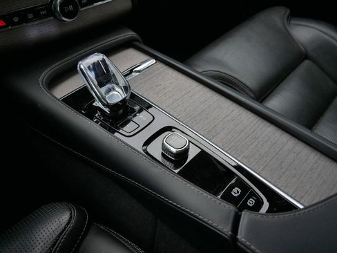 Certified 2023 Volvo XC90 T8 Ultimate AWD/4WD image 16