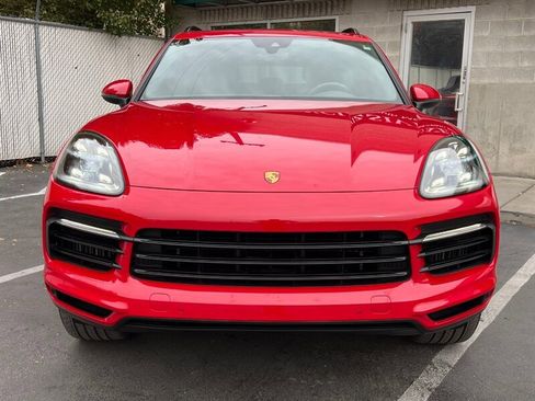 Used 2021 Porsche Cayenne image 2