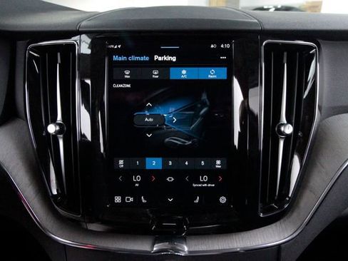 Certified 2025 Volvo XC60 B5 Plus AWD/4WD image 23