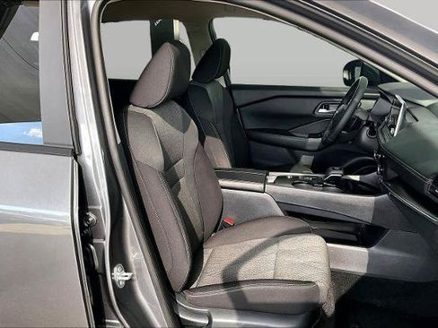Certified 2026 Nissan Rogue SV FWD image 9