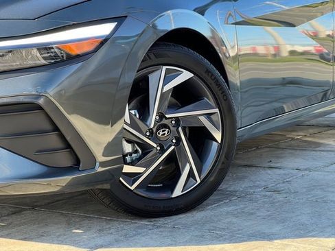 Certified 2025 Hyundai Elantra Sport image 2