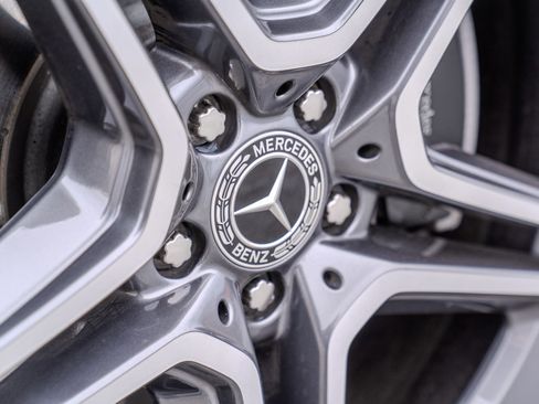 Used 2025 Mercedes-Benz GLS 450 4MATIC image 10