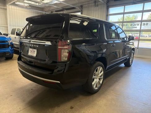 Used 2024 Chevrolet Suburban High Country AWD/4WD image 5