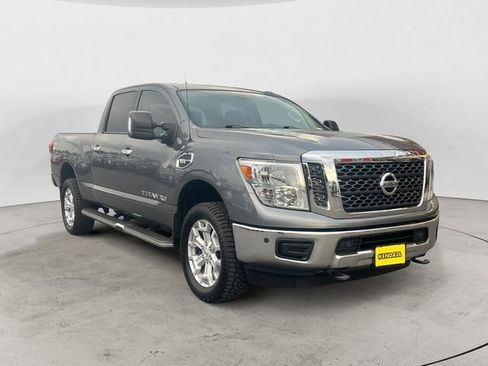 Used 2018 Nissan Titan SV w/ SV Convenience Package AWD/4WD image 7