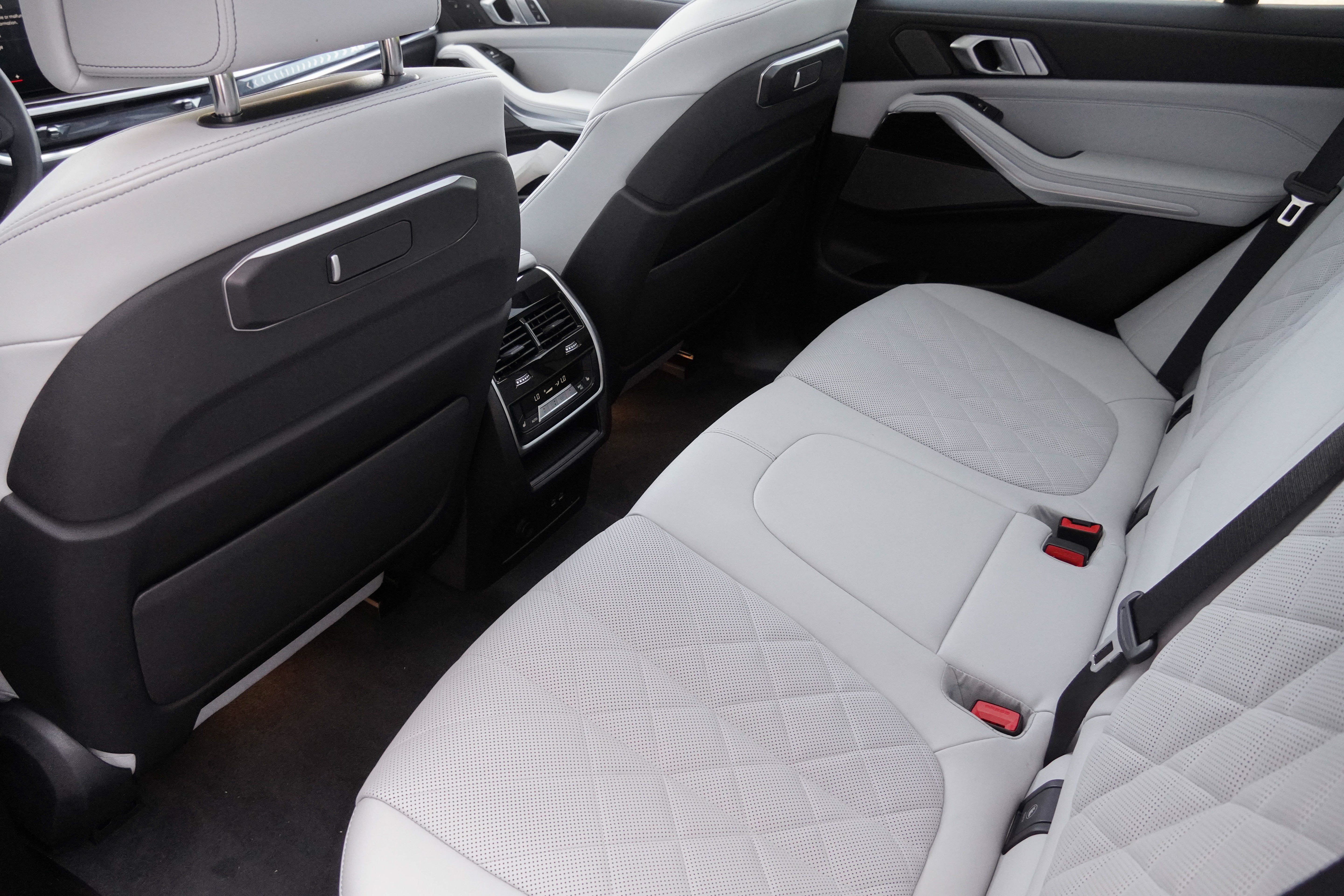Certified 2025 BMW X5 sDrive40i w/ Climate Comfort Package RWD image 32