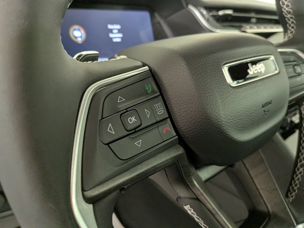 Certified 2025 Jeep Grand Cherokee Limited AWD/4WD image 22