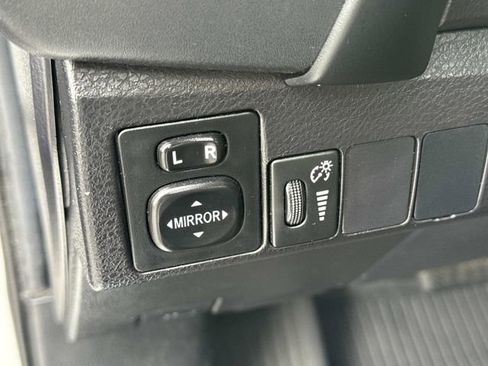 Used 2018 Toyota Corolla LE FWD image 11