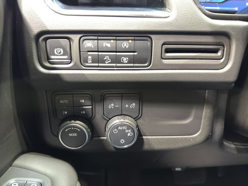 Used 2024 Chevrolet Tahoe Z71 image 33