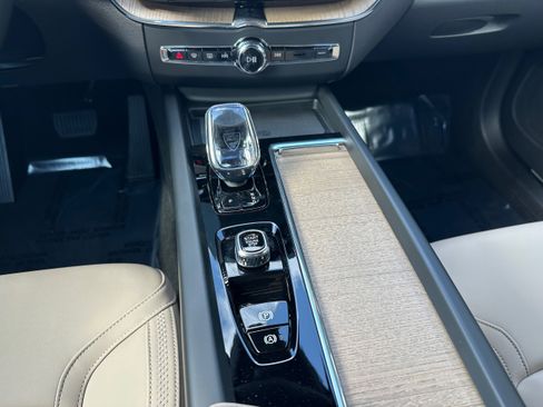 Used 2026 Volvo XC60 B5 Plus w/ Protection Package Premier image 13