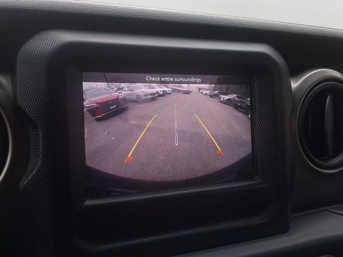 Used 2020 Jeep Wrangler Sport image 17