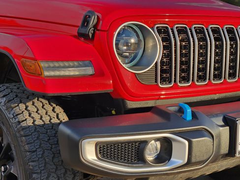 Used 2024 Jeep Wrangler Unlimited Sahara AWD/4WD image 9